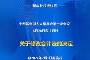 ?好不容易摸个球~布克格威冲突 KD眼看要得分听到哨响很沮丧